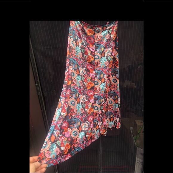 Floral halter dress . Lightweight built in slip layer . Perfect for summer .35” - Picture 2 of 8